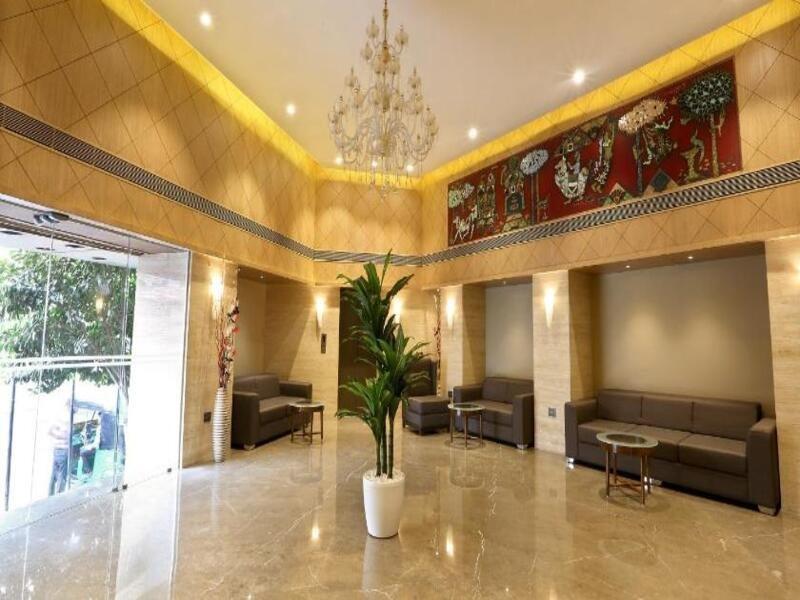 Central Beacon Hotel Surat Exterior photo