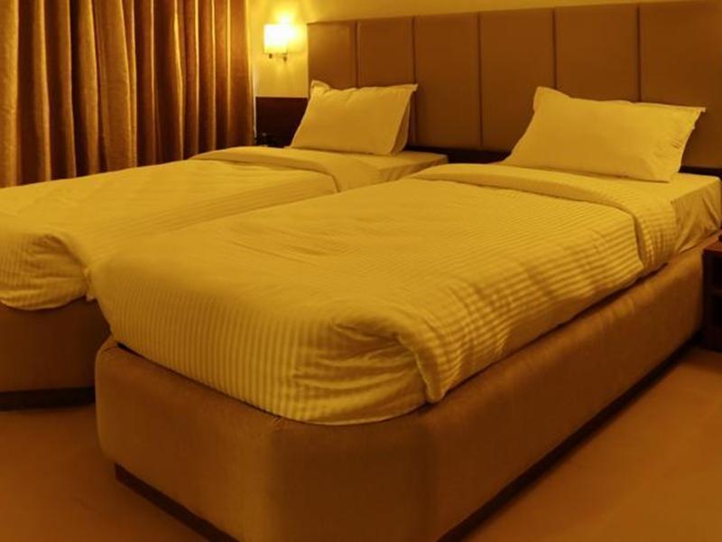 Central Beacon Hotel Surat Exterior photo