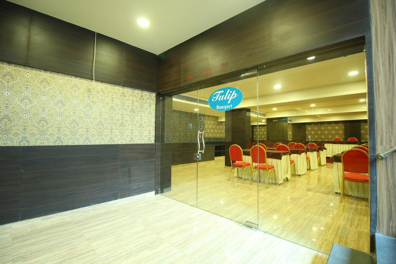 Central Beacon Hotel Surat Exterior photo