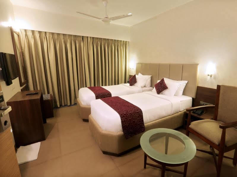 Central Beacon Hotel Surat Exterior photo