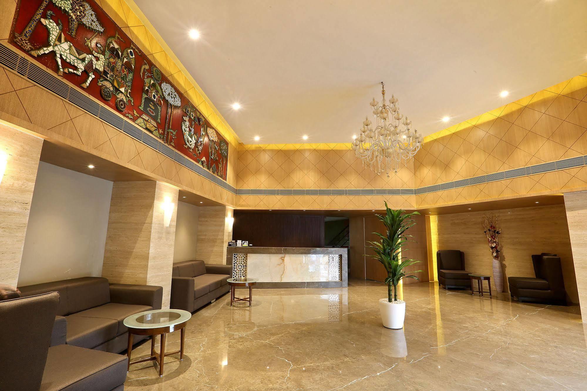 Central Beacon Hotel Surat Exterior photo