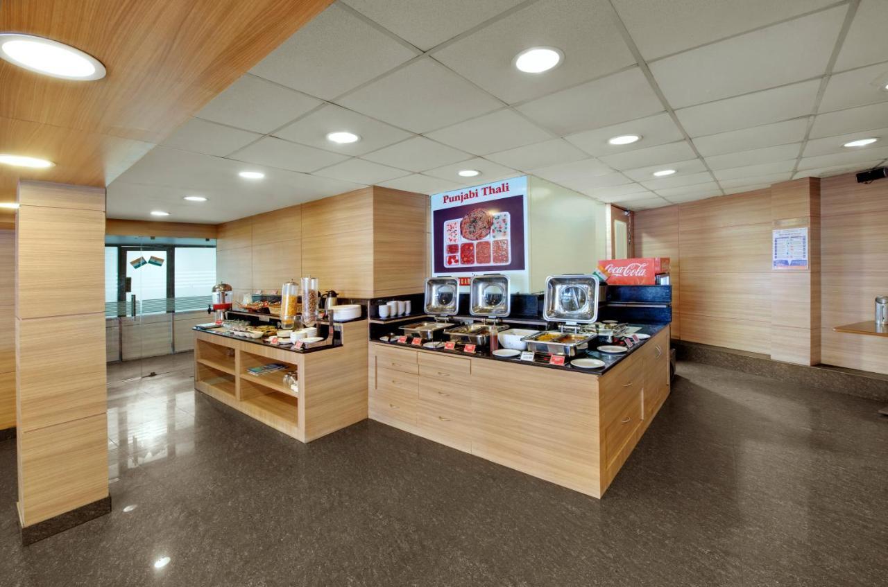 Central Beacon Hotel Surat Exterior photo