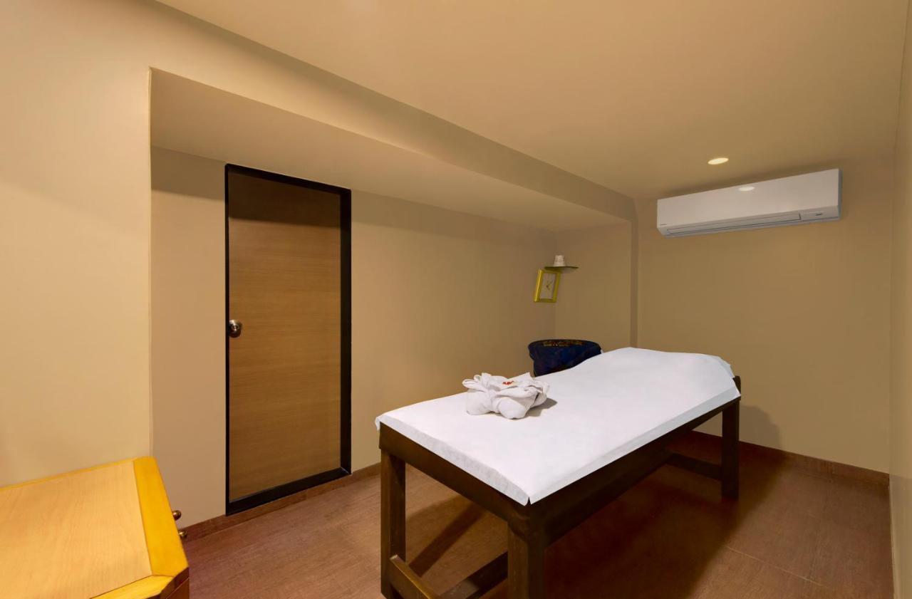 Central Beacon Hotel Surat Exterior photo