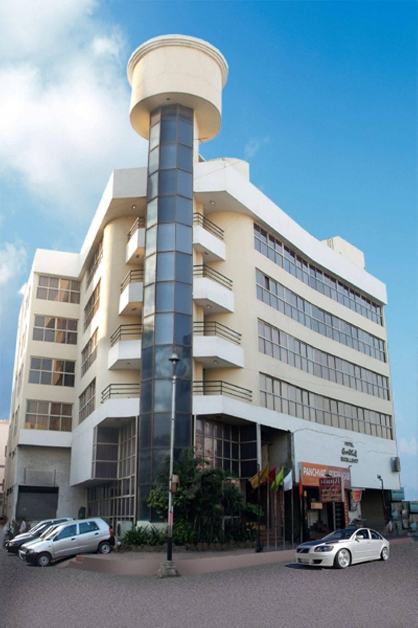 Central Beacon Hotel Surat Exterior photo